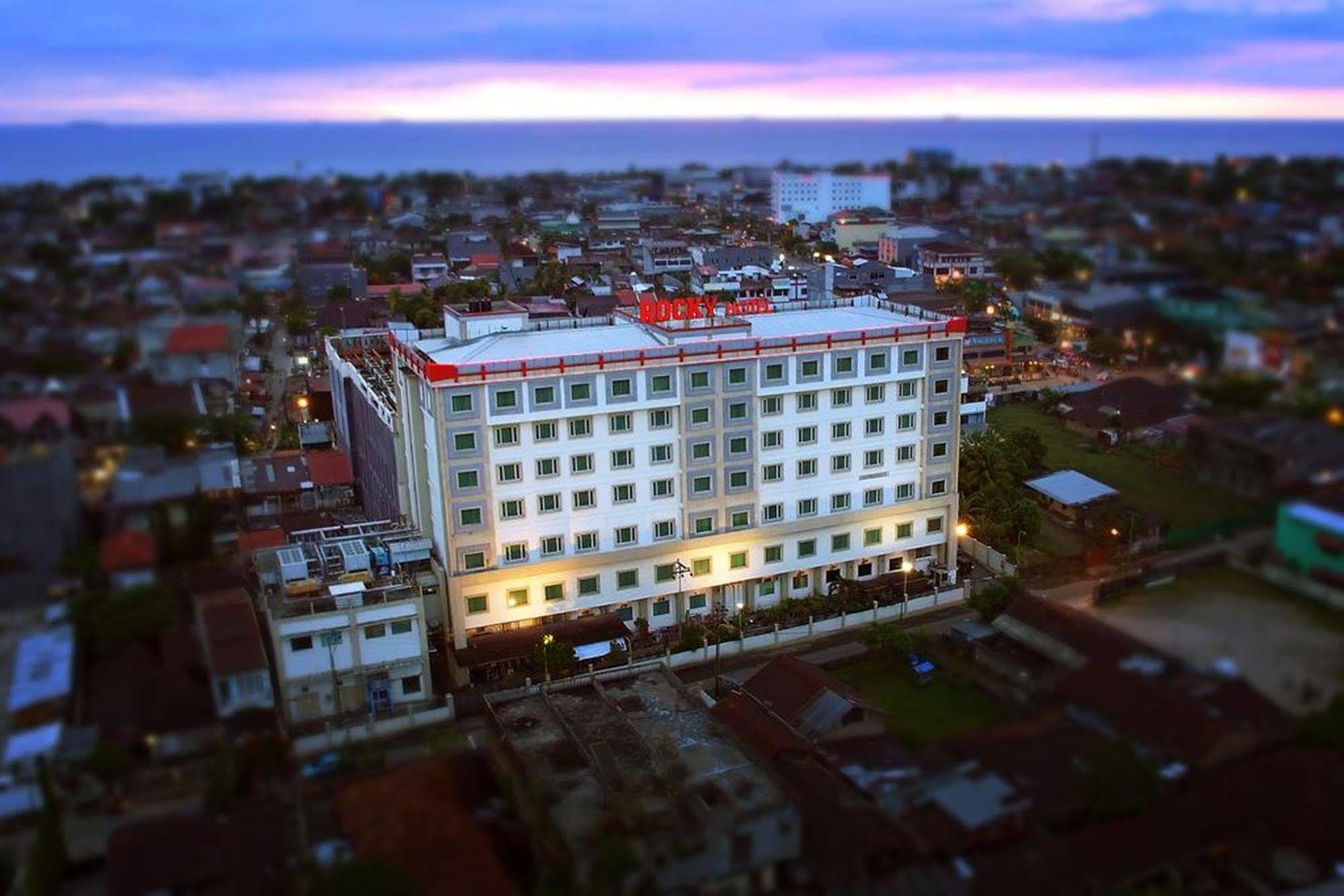 Rocky Plaza Hotel Padang Padang  Buitenkant foto